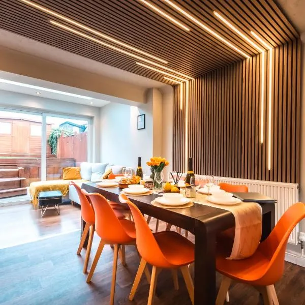 Hot Tube&Private Driveway&11 Guests Family&Contractors Bedford, Hotel in Bedford