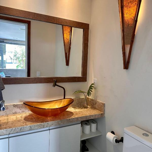 3E-Apartamento 2 Suítes com Ar Condicionado, 2 banheiros, Lavabo, Internet, 1 garagem - Beira Mar- Praia do Tombo - Guarujá