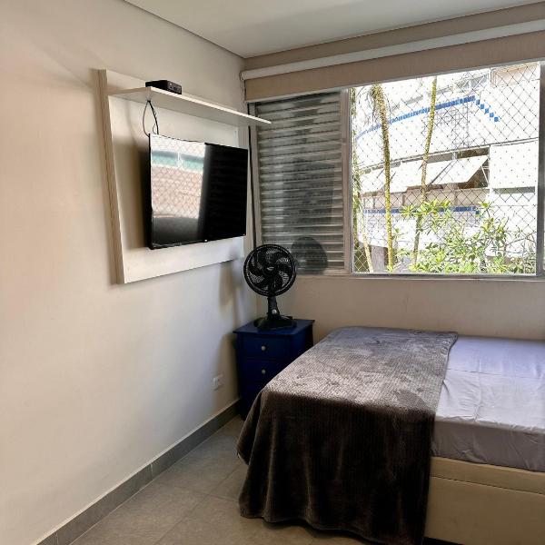3E-Apartamento 2 Suítes com Ar Condicionado, 2 banheiros, Lavabo, Internet, 1 garagem - Beira Mar- Praia do Tombo - Guarujá - Foto 2