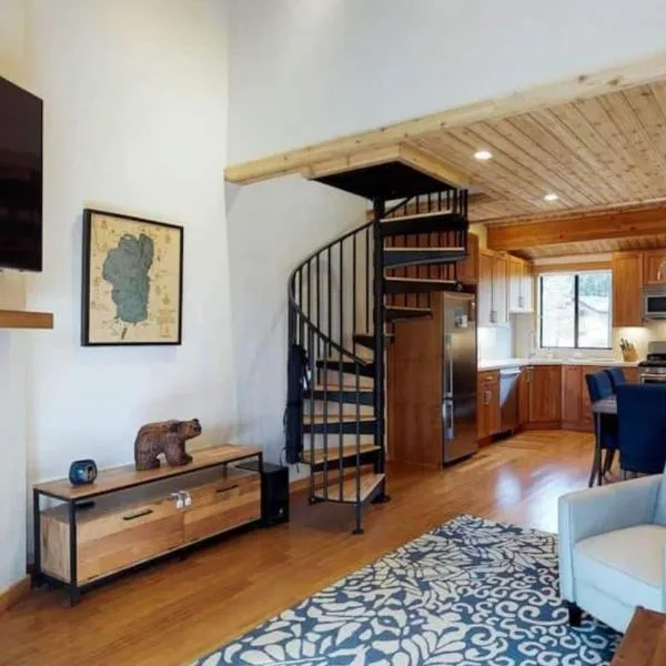 Sockeye by AvantStay Modern 2 BR Condo w Access to Northstar Resort Community，位于金斯伍德庄园的酒店