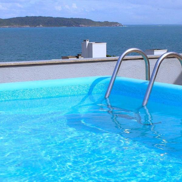 1027 - Cobertura duplex com piscina em Bombinhas