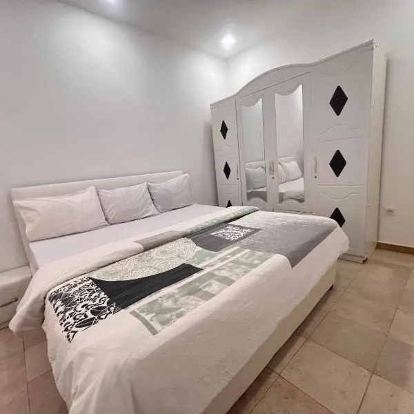 Dakar में, होटल chambre ventilé toilette partagé au virage yoff N4 mix