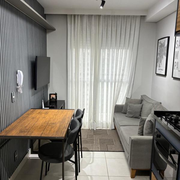Belo Studio com suíte e varanda