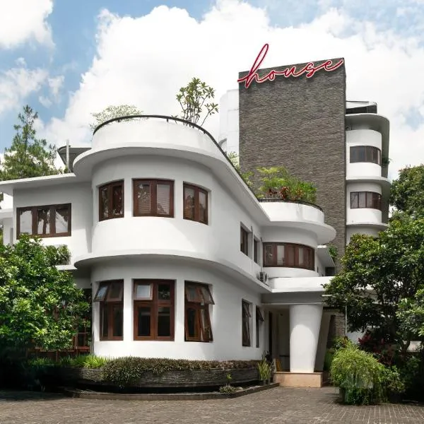 House Sangkuriang, hotel in Bandung
