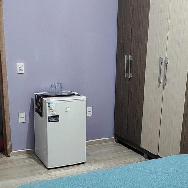 Quarto com frigobar e ar condicionado em Bombas - Foto 2