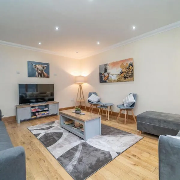 Family Friendly 3BR Townhouse with 6 Beds and Parking, hotel Edinburgh-ben