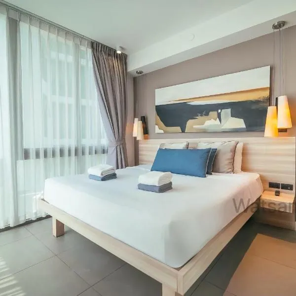 Oceanstone Condo 2 bedrooms BangTao Laguna, hotell i Bang Tao Beach