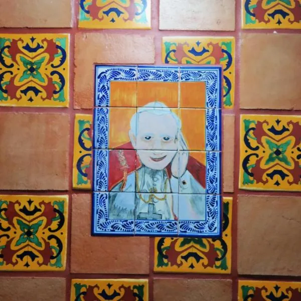 Juan Pablo II, hotel en San Salvador el Verde