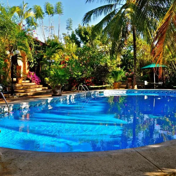 Suites La Hacienda, hotel in Santa María Colotepec