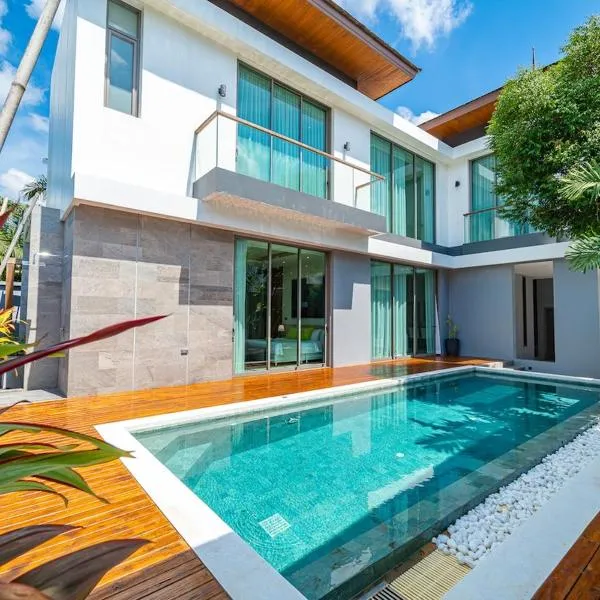 Teak 5 BR Pool Villa Bang Tao Airport Shuttle, hotel di Laguna Phuket