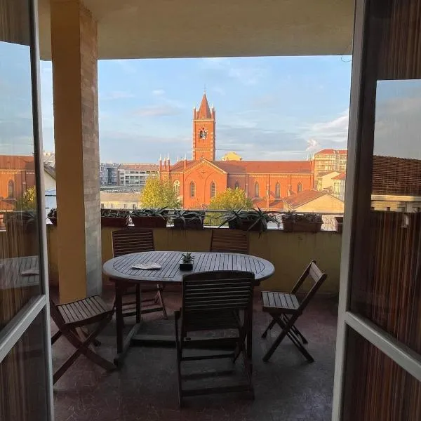 Bright four-room apartment with a large terrace, hotel Torinóban