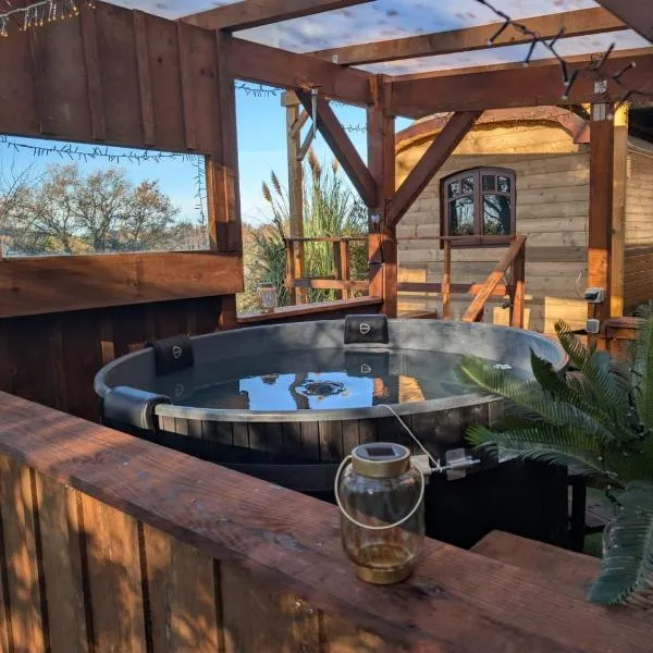 Roulotte avec bain nordique privatif chauffé, Séjour calme et bien-être, ξενοδοχείο σε Fichous-Riumayou