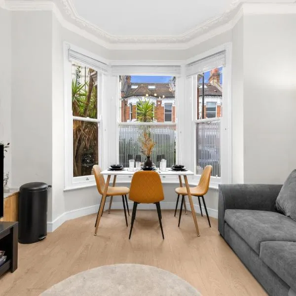 Modern 2bed Flat 5 min walk to Brixton & Clapham, khách sạn ở London