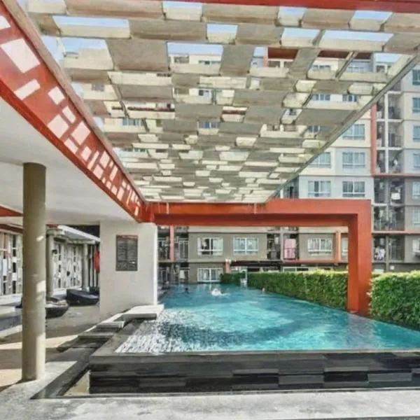 Dcondo Kathu - Top Floor 1 Bdr Condo with shared Pool, hotel en Kathu