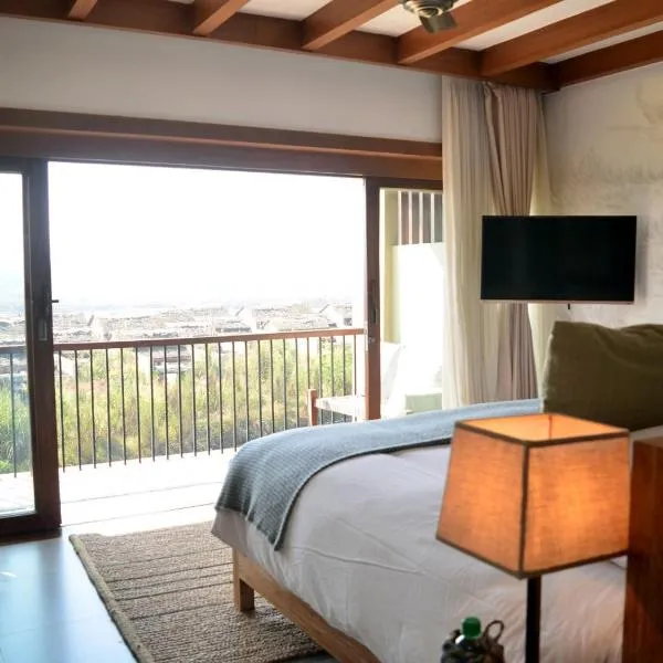 Meghauli Serai Chitwan National Park - A Taj Safari Lodge, ξενοδοχείο σε Meghauli