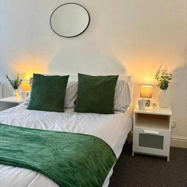 Modern & Spacious 2-bed flat - Central Cardiff - Fast Wifi - Long & Short Stay, hotel a Cardiff