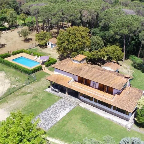 Villa Can Raurell · Casa rural para 14 en Girona, hotel in Sant Feliu de Buixalleu