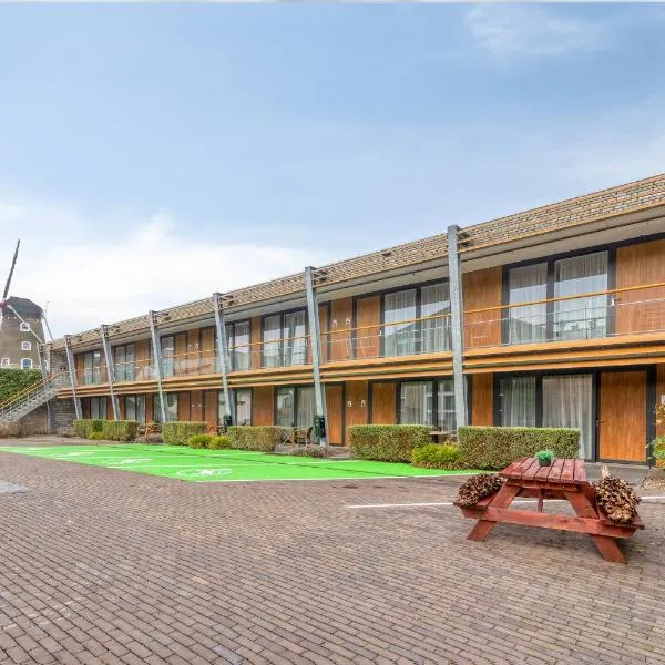 Hotel Beneden Leeuwen، فندق في Beneden-Leeuwen