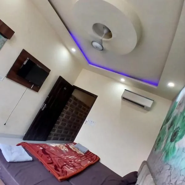 Agam homestay- Few steps walk From Golden Temple, hotel v destinaci Amritsar