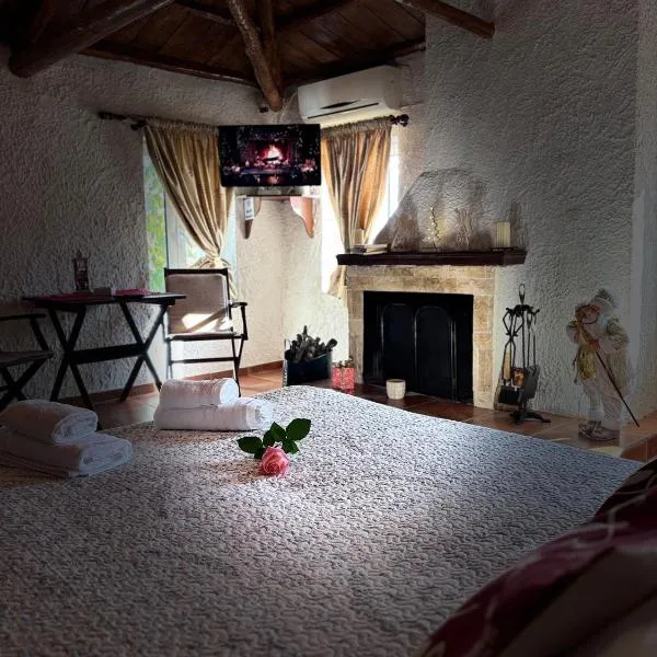 Δωμάτια Εξοχή-With fireplace and view to the sea, hotel in Elíki