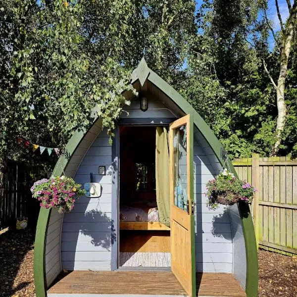 The Forest Pod - Wood Fired Hot Tub and Fire Pit, hotel in Hambleton
