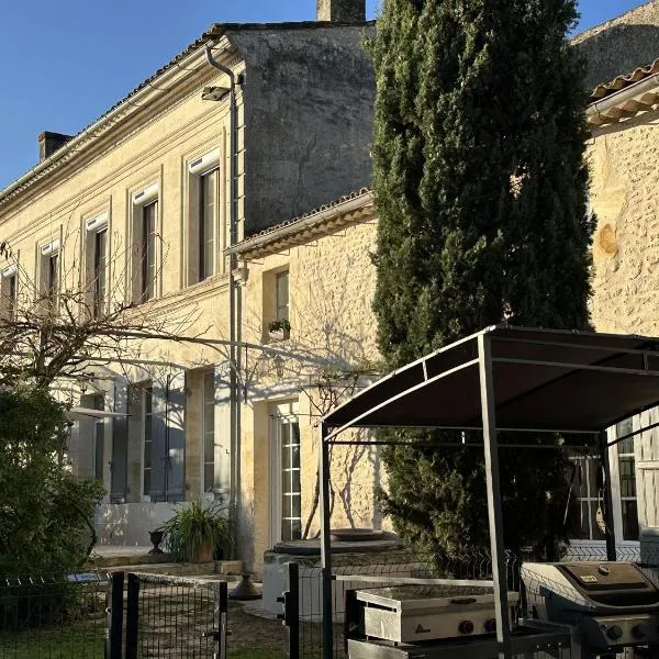 Maison JEROBOAM，位于圣埃斯泰夫的酒店