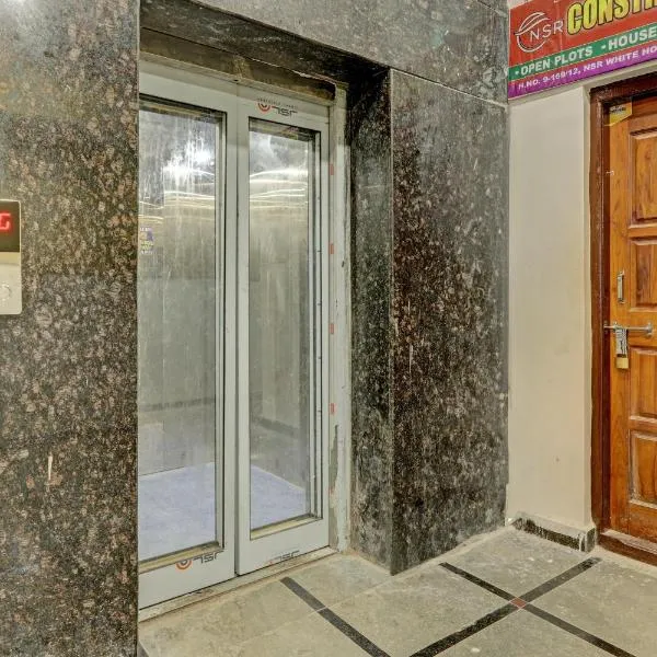 Hotel O OUTER INN，位于Bībīnagar的酒店