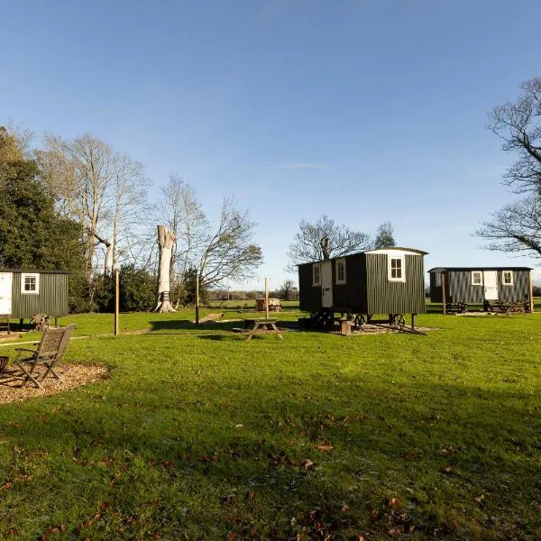 The Shepherds Huts & Well Lodge, hotel in Ormesby Saint Michael