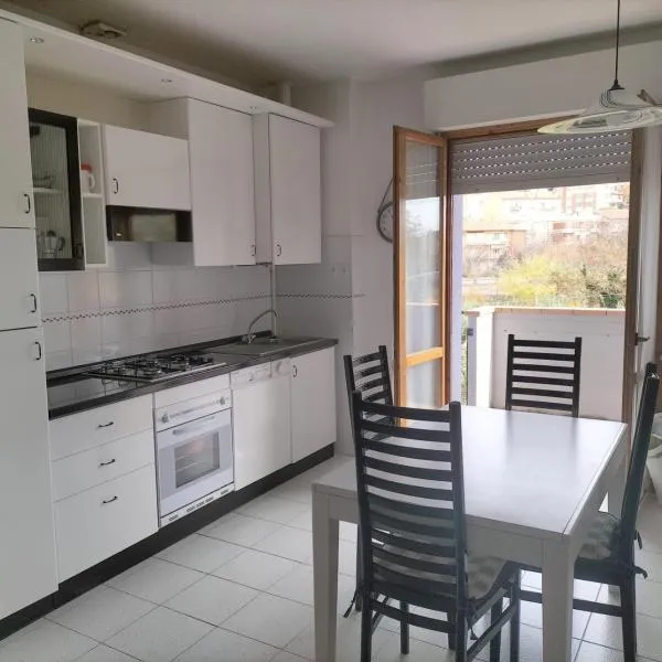 S355 - Sirolo, ampio trilocale con terrazzo e posto auto, hotel v destinaci Sirolo