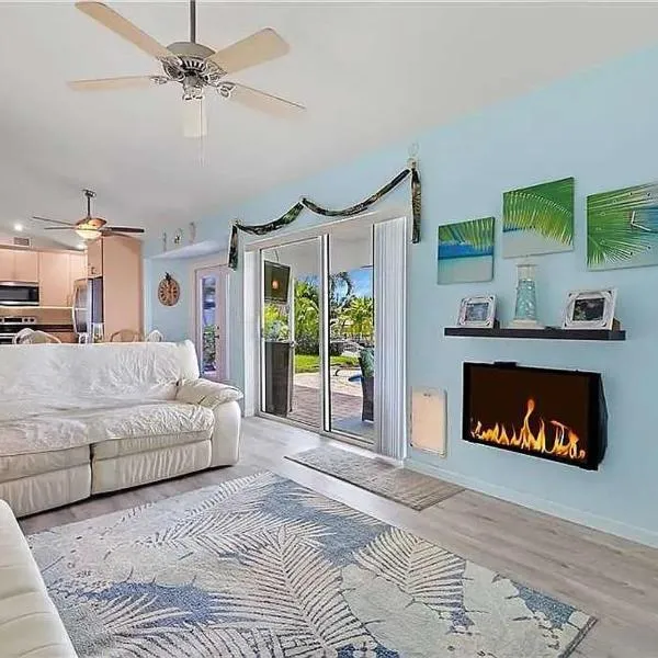 Summer Getaway (Gulf-access retreat), hotel a Cape Coral