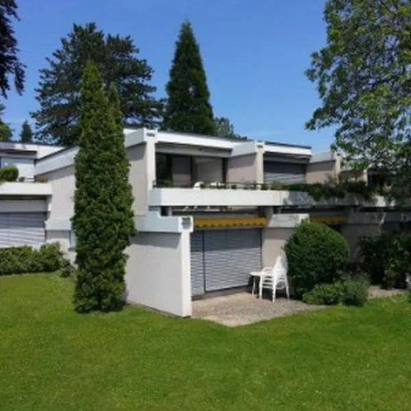 Königsegg mit Hallenschwimmbad, hotel in Reichenau