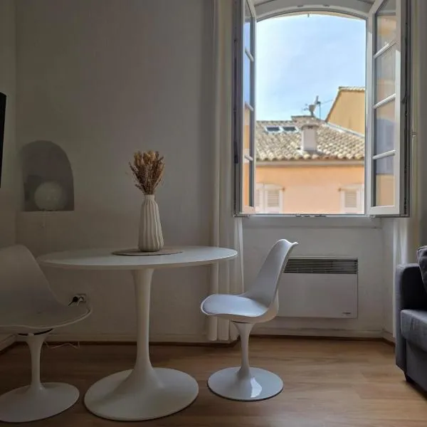 Appartement authentique au cœur de Saint Tropez, Hotel in Saint-Tropez
