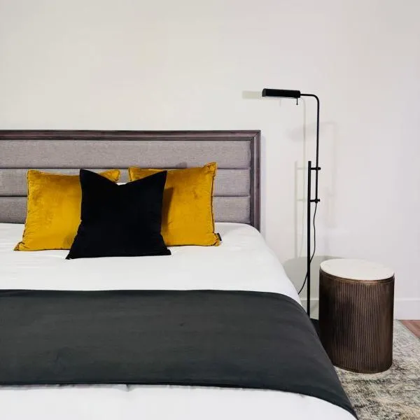 Modern King Room Private Ensuite Vancouver West，位于温哥华的酒店