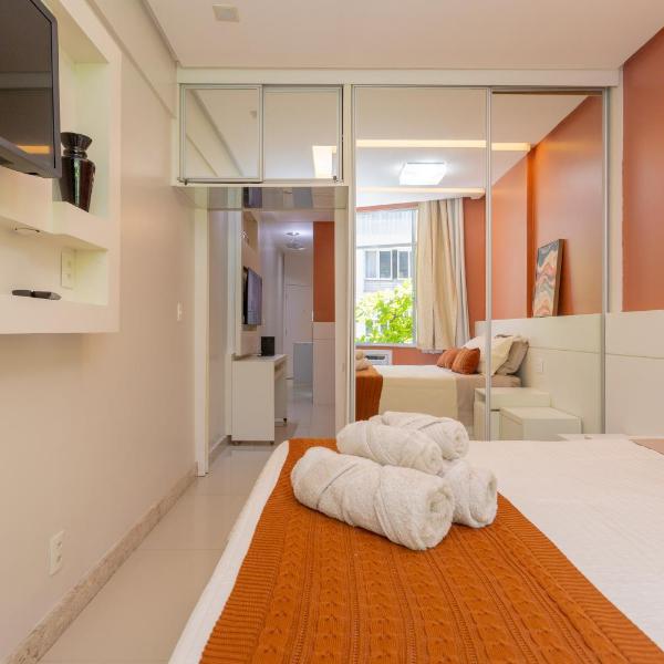 1 minuto da praia - Quarto de casal - Sofá cama na sala - Portaria 24 horas - 2 TVs - Foto 3