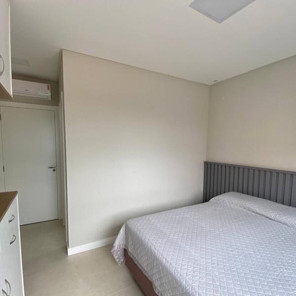 Apartamento Novo a 120 Metros da Praia do Mariscal - Foto 2