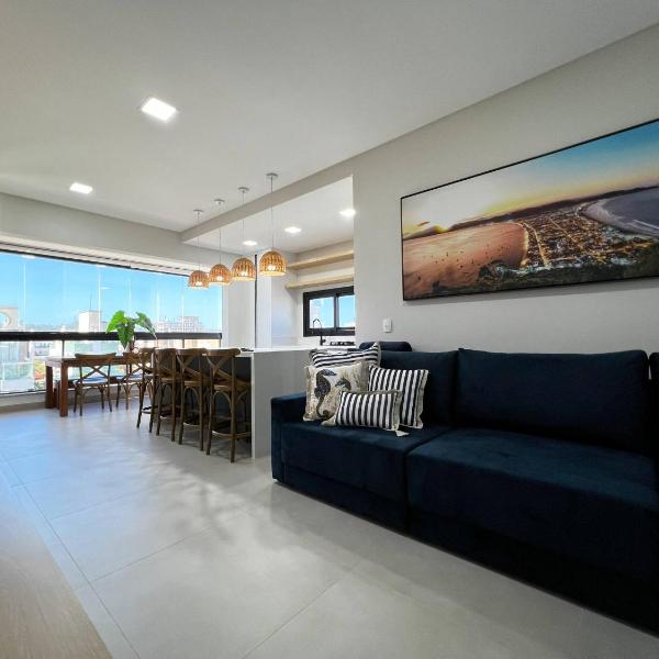 Apartamento com vista ao mar à 60 metros da praia do mariscal