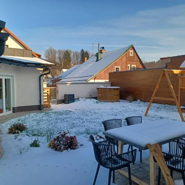 Apartmány Albipolis - Hořec a Modřín、ヴルフラビーのホテル