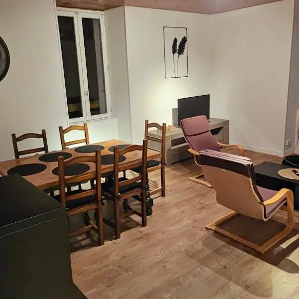 Gite 3 chambres chambres, calme et bien placé, hotel in La Forest-Landerneau