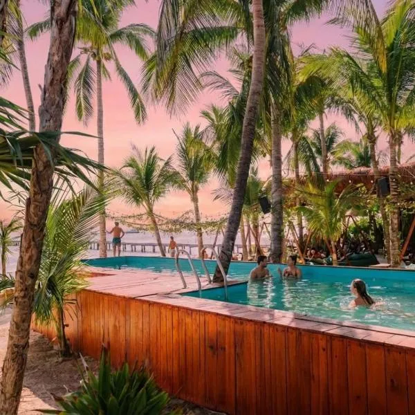 Mayan Monkey Isla Mujeres - Social Hotel, hotel in Isla Mujeres