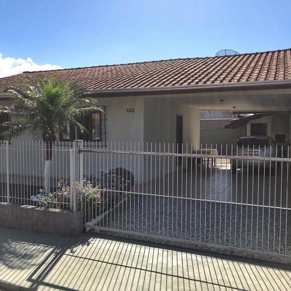 Casa com 3 quartos a 300m da praia em Penha-SC