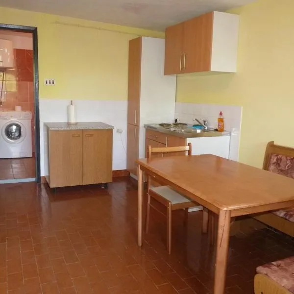 Apartmani Emily, hotel in Nin