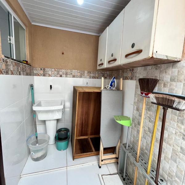 Duplex em Itaúna 4min da Praia que ocorre o WSL, 1min da pista de skate do LS, pracinha com parque infantil, quadra de futebol, tudo isso a 1 min da duplex, perto do comércio, wi-fi super rápido, monitoramento 24hrs - Foto 3