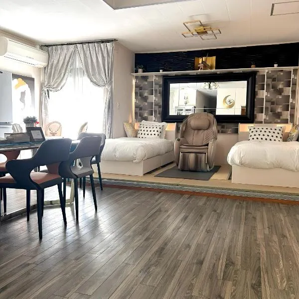 那覇国際通り徒歩圏内Okinawa 住宅風ゲストルーム、那覇市のホテル