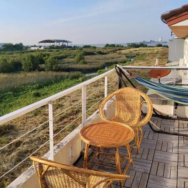 Jonah By The Sea Hideaway Cabin، فندق في Ban Sam Maitri