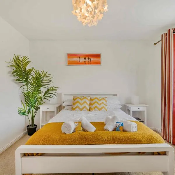 Spacious 4 Bedroom Warrington House with Free Parking Perfect for Contractors, Families and Business Guests, hotel u gradu 'Great Sankey'