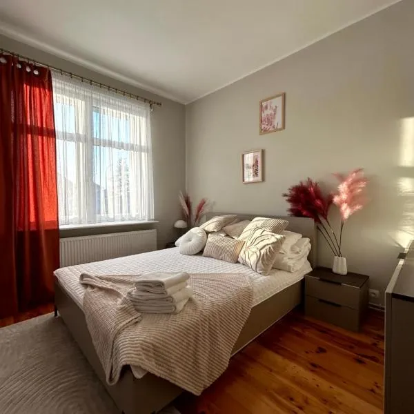 Apartament Centrum 3 pokojowy z widokiem na morze, hótel í Sarbinowo