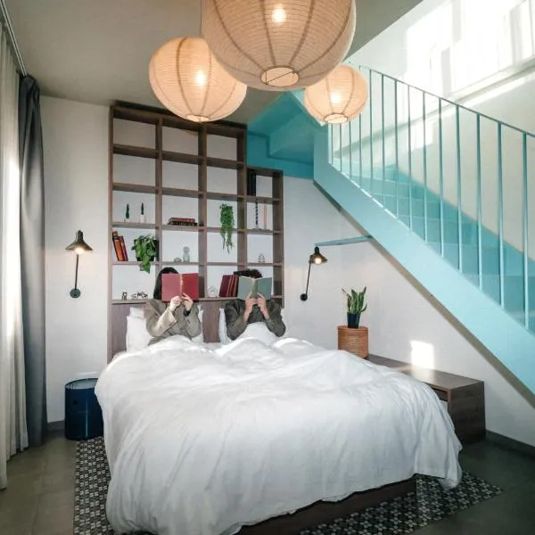 Dogpound Hotel, hotel in Athens