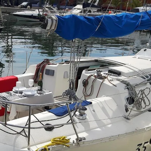 COSY BOAT FLAT at BARCELONA BEACH, hotel in Barcelona