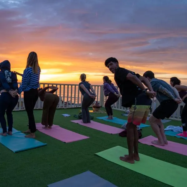 KAZA Wave Surf camp، فندق في إمسوان