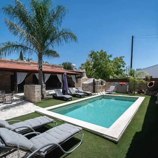 Villa To Palati with Private Pool Anogyra, hotel sa Anoyira